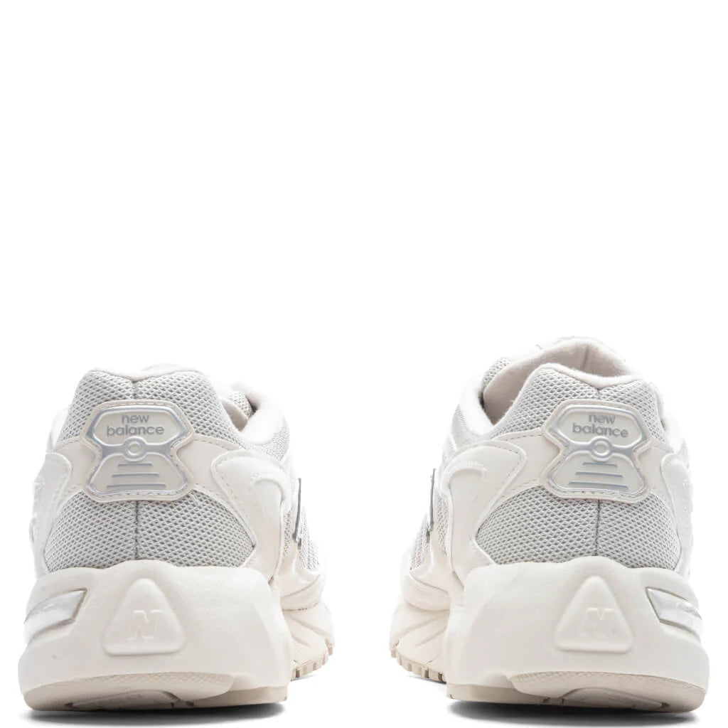725 White