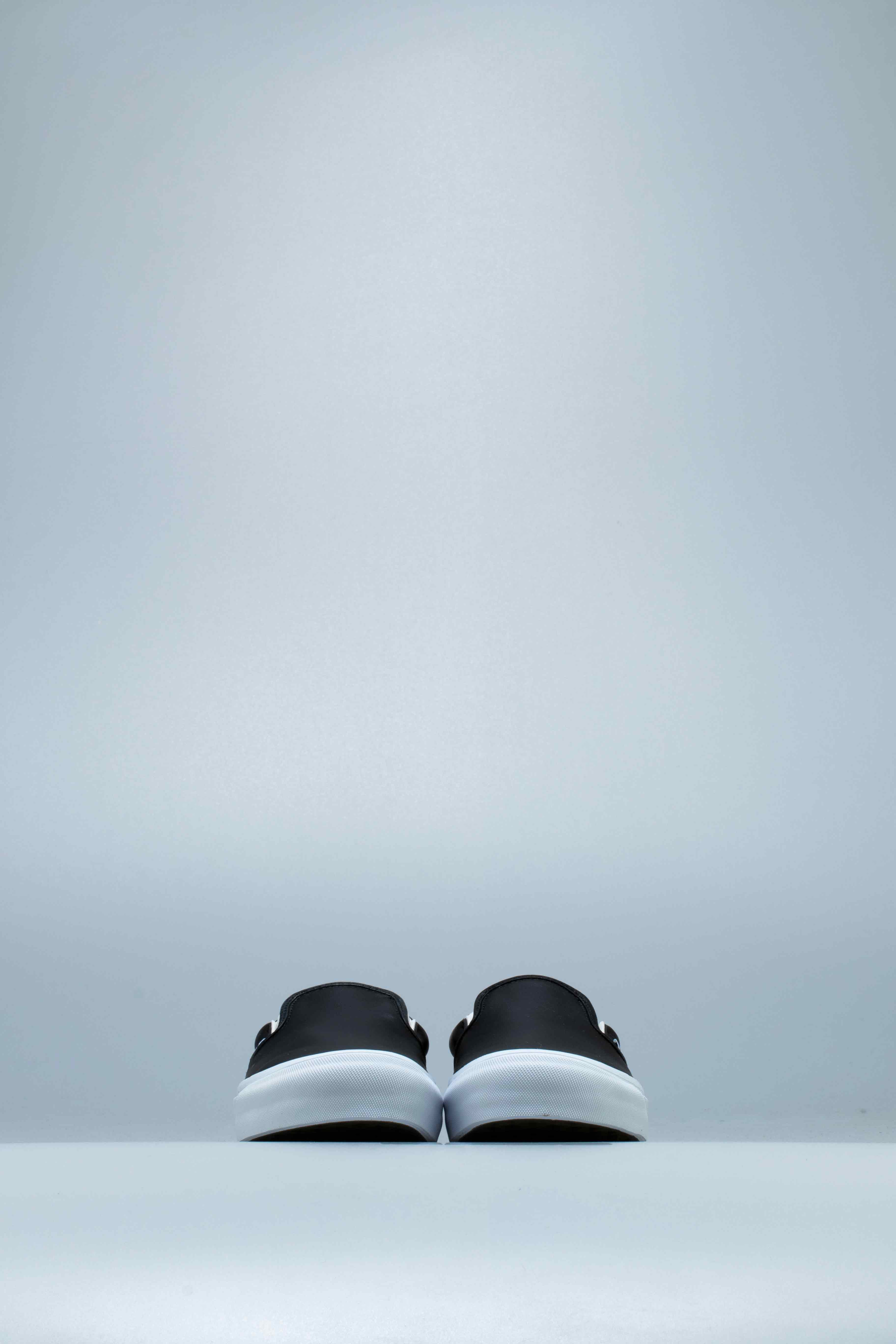 OG Classic Slip On LX Mens Shoe Black Leather White